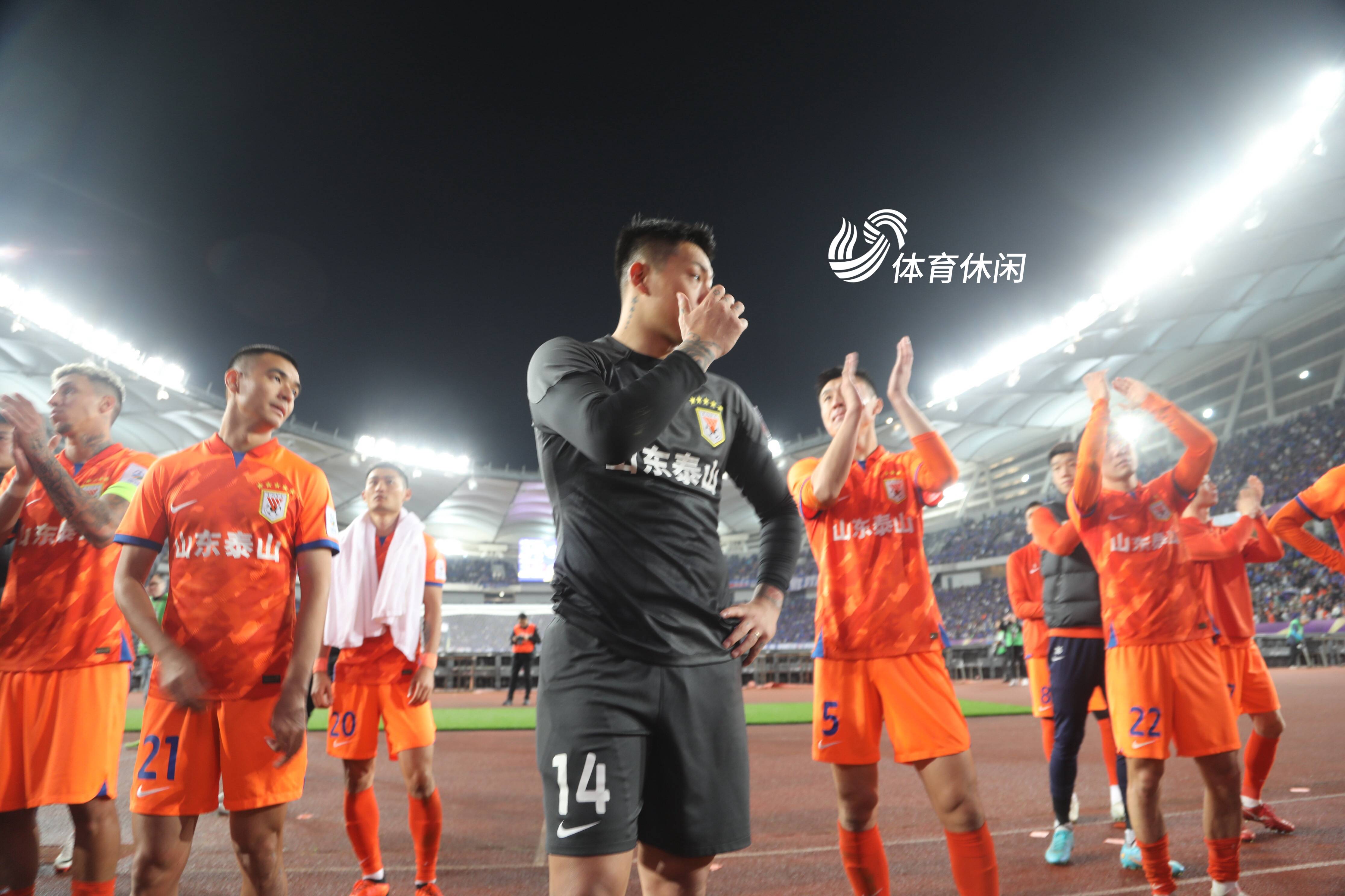 爱游戏馆-包含山东泰山在亚冠中打出进球,被誉为教练席炸锅的词条
