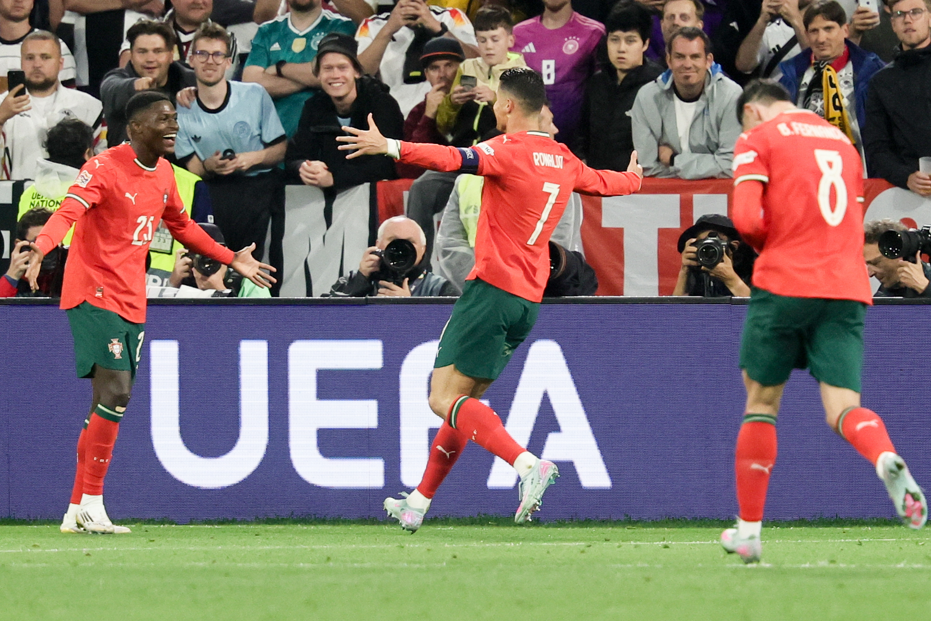 爱游戏下载-欧国联赛事发展令人拭目以待