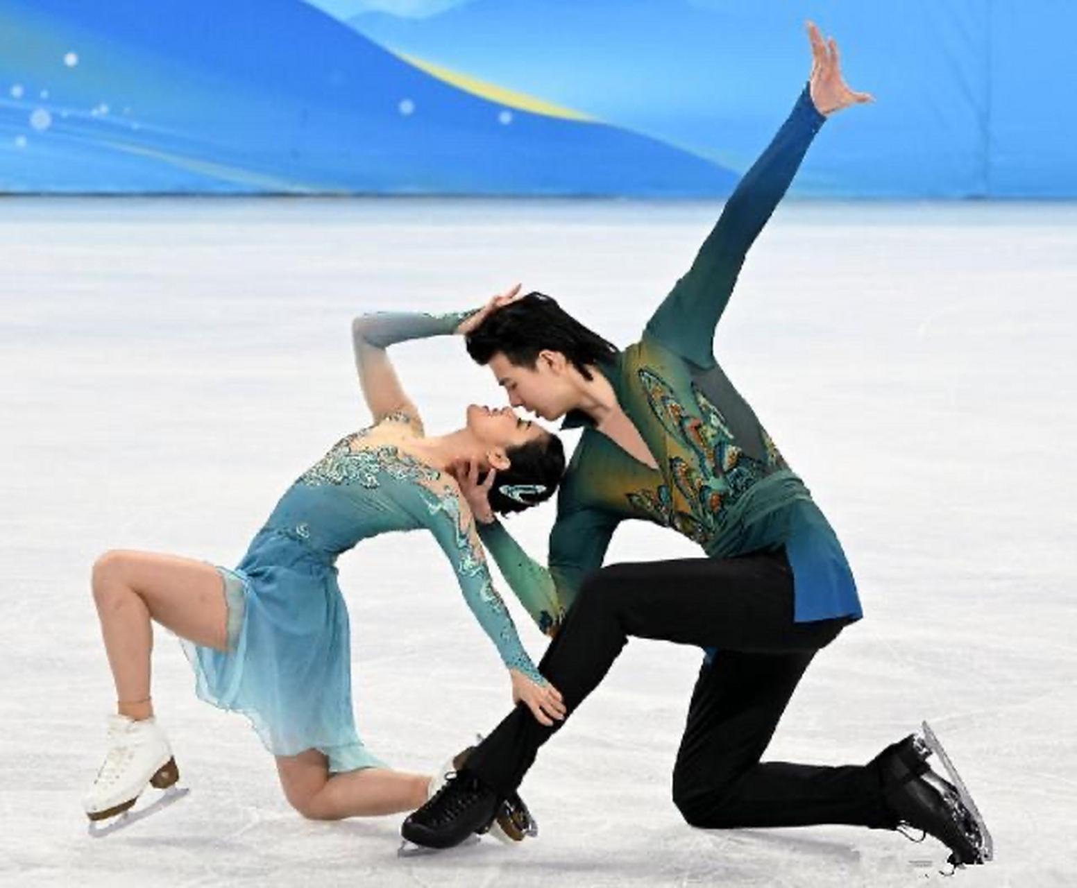 爱游戏vip注册-战胜困难：加拿大双人滑将夫妻档实现突破