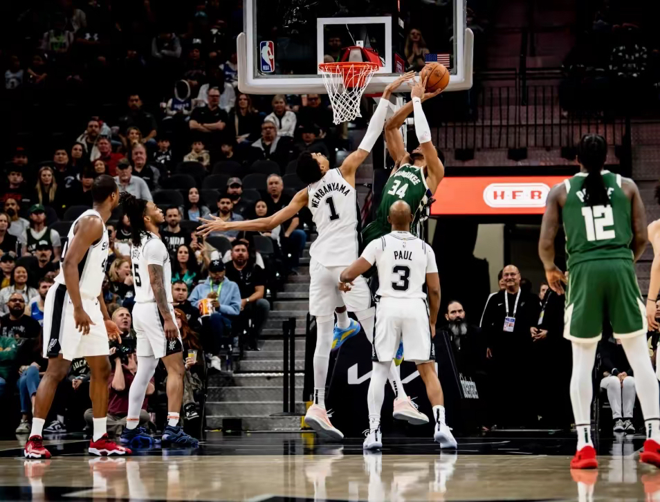 爱游戏投注-马刺老将状态低迷,或将面临换阵风险的简单介绍