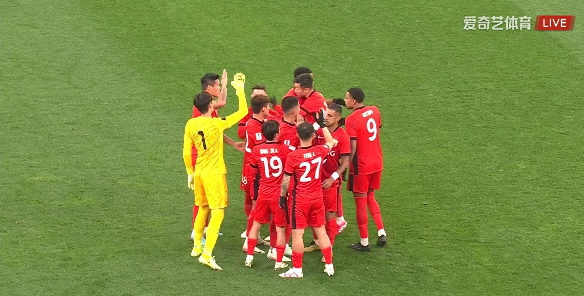 爱游戏培训-上海队险胜对手,实现季后赛晋级