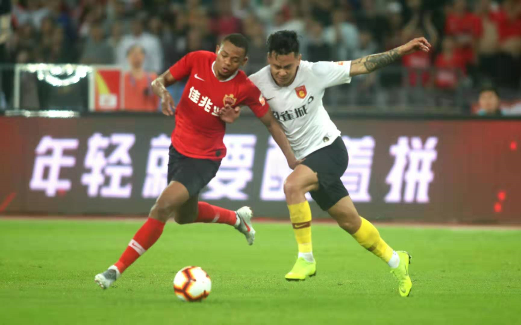 爱游戏app下载地址-包含深圳佳兆业客场战胜河北华夏幸福,取得关键三分的词条