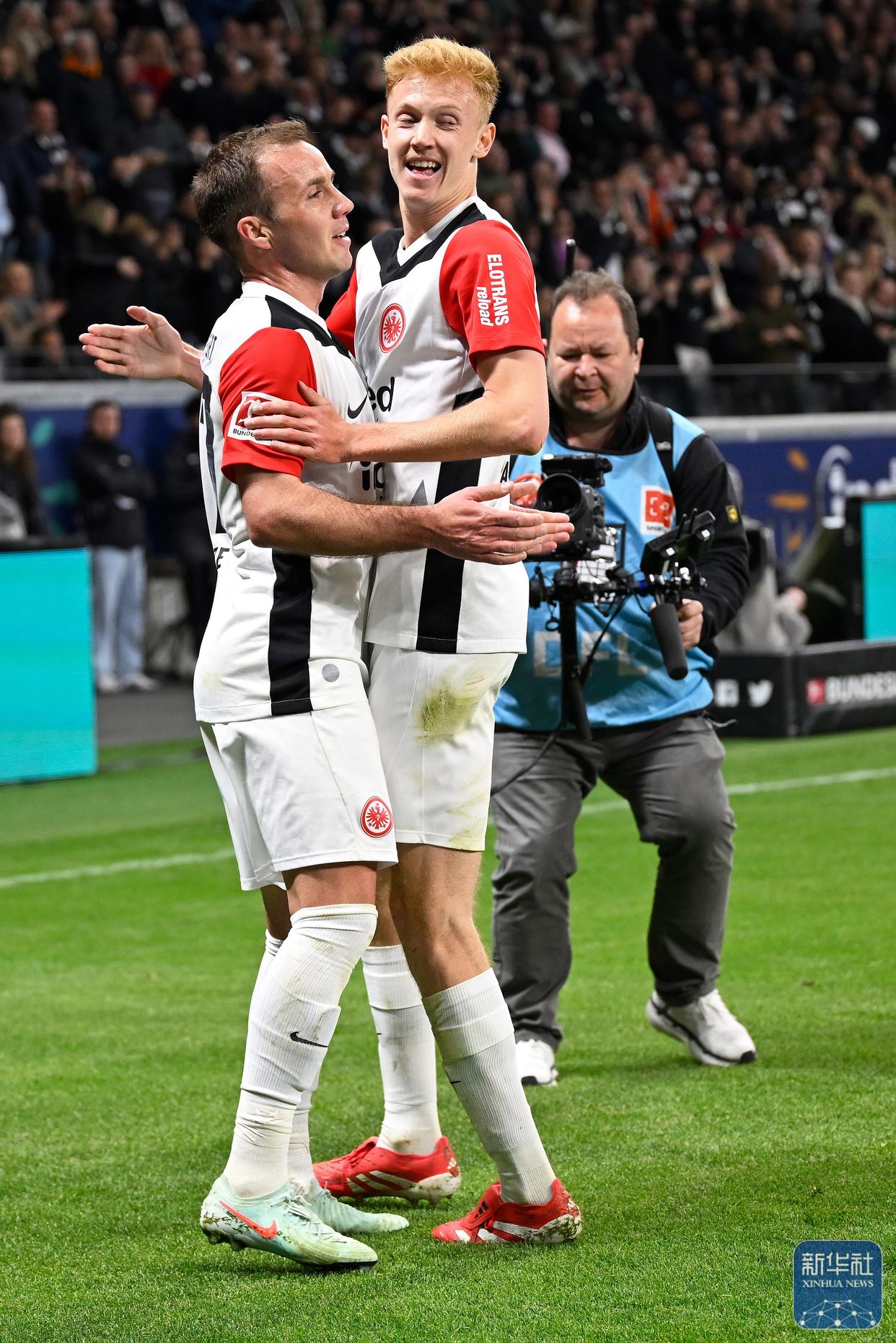 爱游戏新闻-包含斯图加特在客场击败柏林联合队,赢得双杀的词条