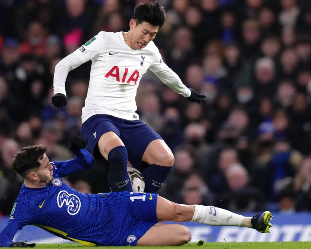 爱游戏登录入口-包含森索罗中场组织进攻切入禁区制造射门机会的词条